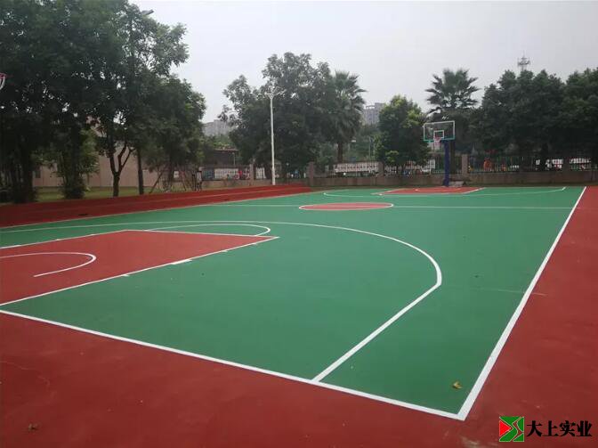 丙烯酸籃球場建設(shè)完工