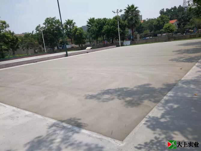 球場鋪設(shè)的過程中