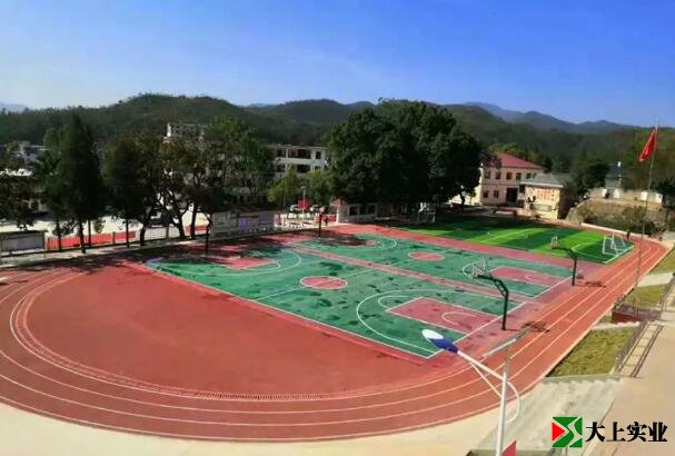 彈前中學(xué)新塑膠運(yùn)動場竣工