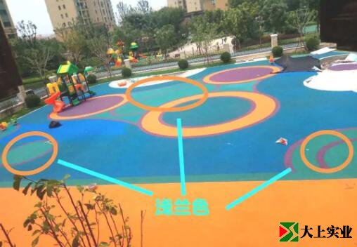 已經(jīng)變色的塑膠跑道