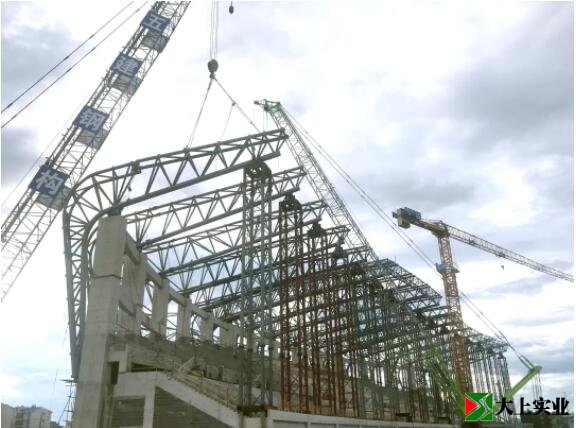 運(yùn)動場看臺施工