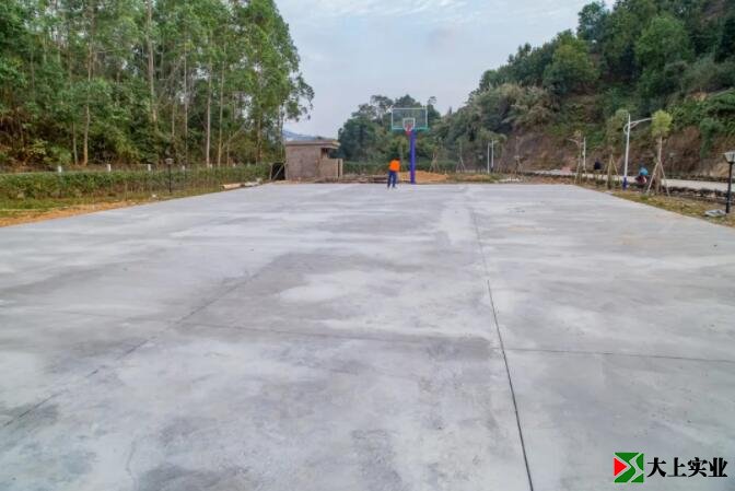 葵潭愛心公園燈光籃球場建設(shè)中