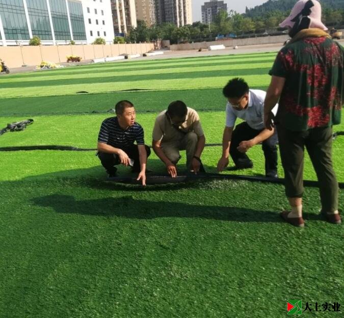 學(xué)校塑膠運(yùn)動場維修施工