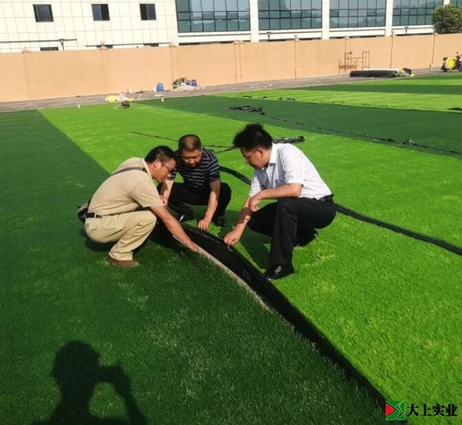 學(xué)校塑膠運(yùn)動場維修施工