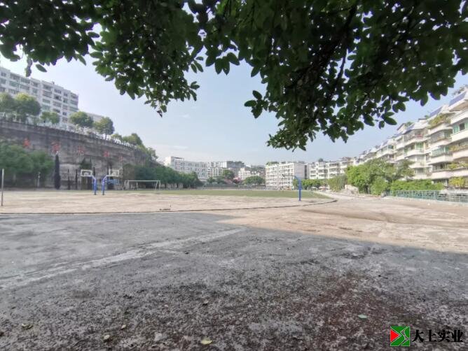 學(xué)校塑膠運(yùn)動場維修施工