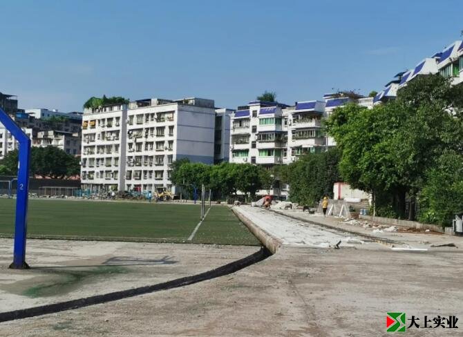 學(xué)校塑膠運(yùn)動場維修施工