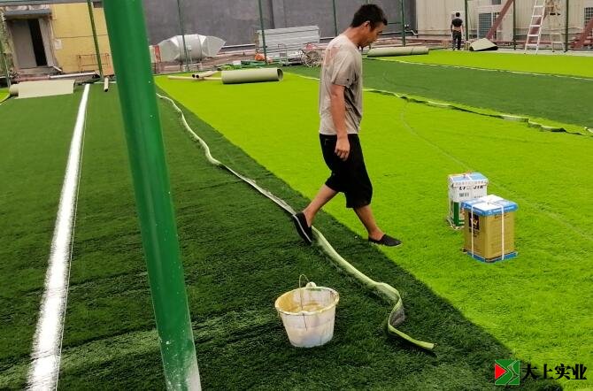 樓頂足球場(chǎng)建設(shè)