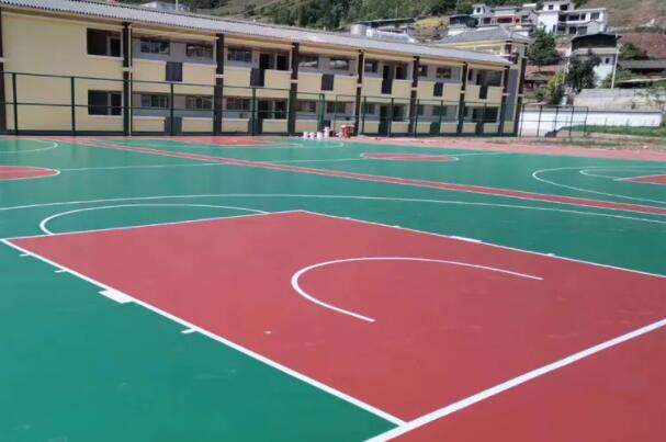 一個硅pu籃球場包工多少錢一平方?