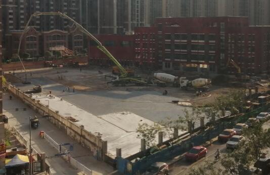 10天時(shí)間，一座學(xué)校塑膠跑道，建設(shè)完成