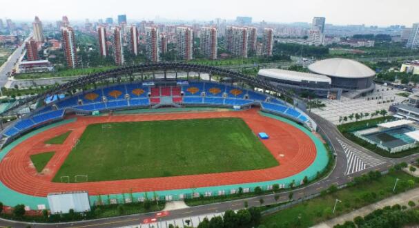 體育中心田徑場(chǎng)草坪、南大門改造